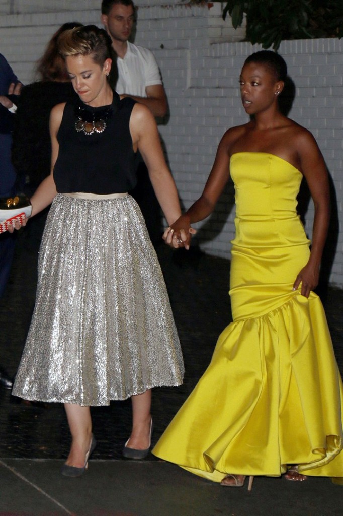 Samira-Wiley-and-Lauren-Morelli-_glamour_27aug14_PCN_b_720x1080