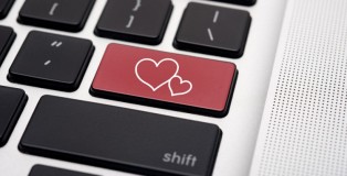 hearts-on-keyboard-online-dating-web